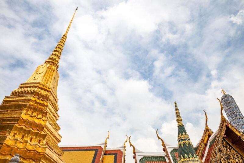 bangkok-city-highlights-temple-and-market-walking-tour