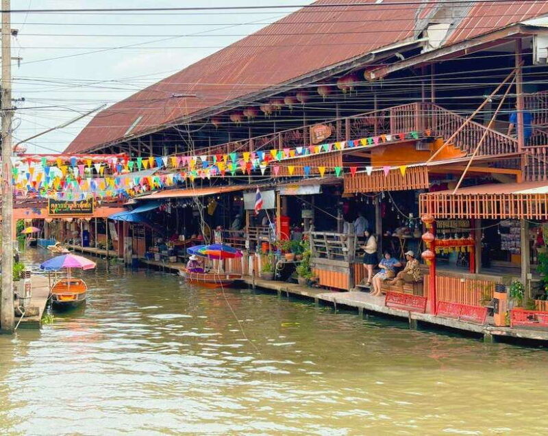 bangkok-damnoen-saduak-adventure-maeklong-railway-market