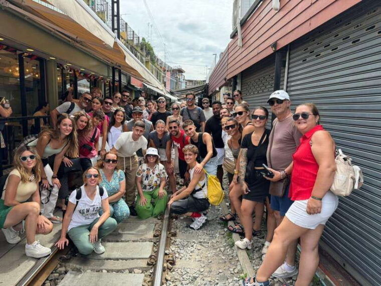 bangkok-damnoen-saduak-and-mae-klong-train-markets