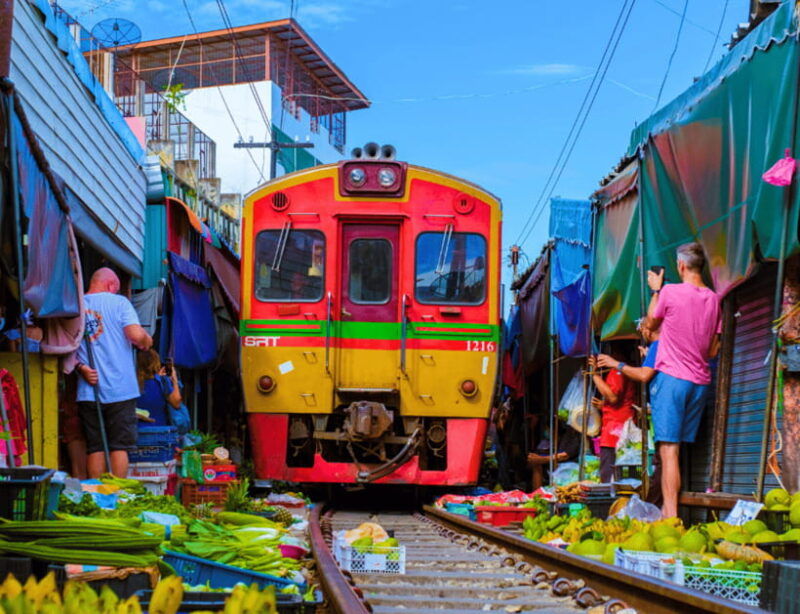 bangkok-damnoen-saduak-floating-maeklong-railway-markets