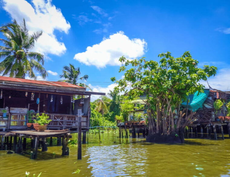 bangkok-damnoen-saduak-floating-maeklong-railway-markets