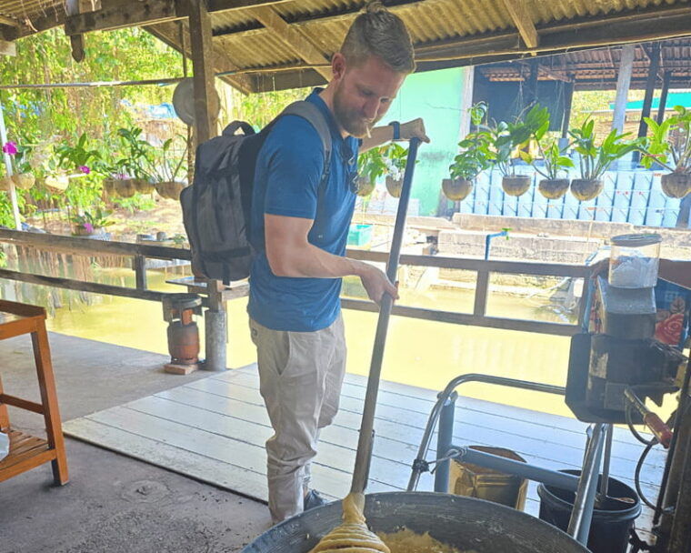 bangkok-damnoen-saduak-floating-maeklong-railway-markets