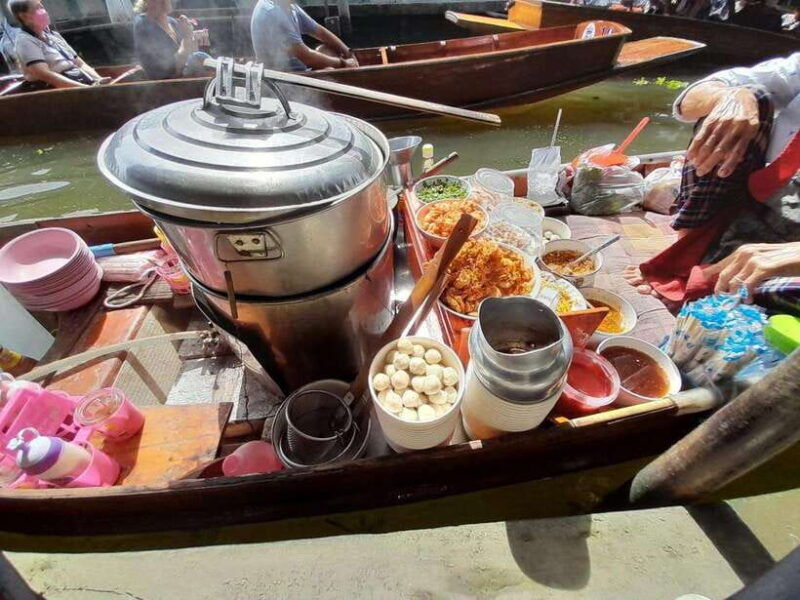 bangkok-damnoen-saduak-floating-market-train-market-tour