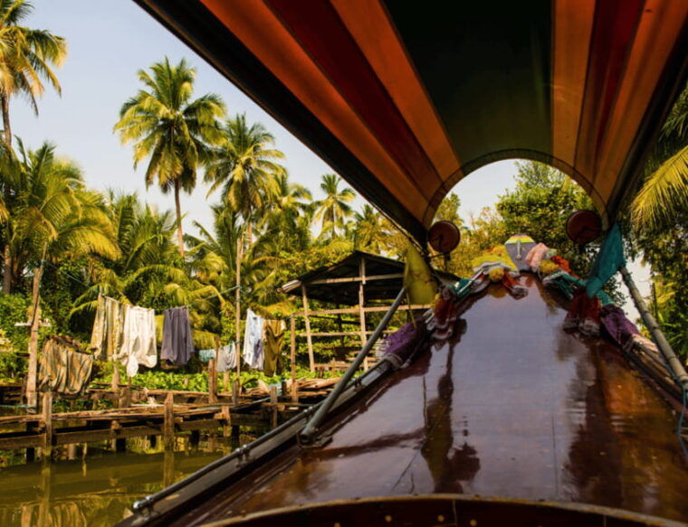 bangkok-damnoen-saduak-floating-train-market-private-tour