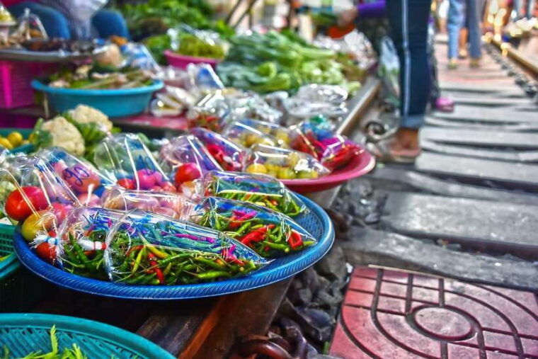 bangkok-damnoen-saduak-market-and-maeklong-railway-market
