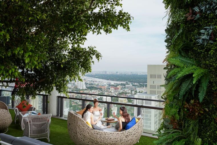 bangkok-enjoy-fine-thai-food-with-panoramic-rooftop-views