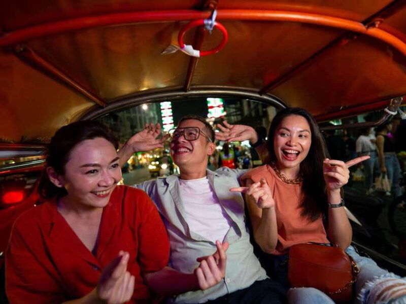 bangkok-evening-tour-with-wat-arun-wat-pho-tuk-tuk-ride