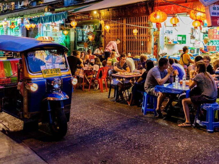 bangkok-evening-tour-with-wat-arun-wat-pho-tuk-tuk-ride