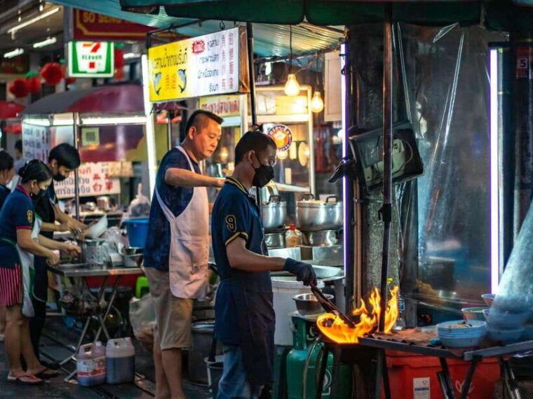 bangkok-evening-tour-with-wat-arun-wat-pho-tuk-tuk-ride