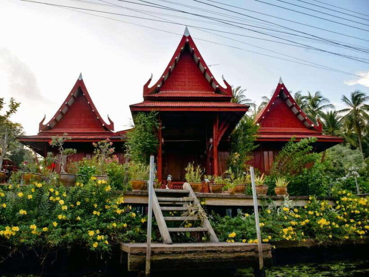 bangkok-floating-market-dragon-temple-na-satta-museum