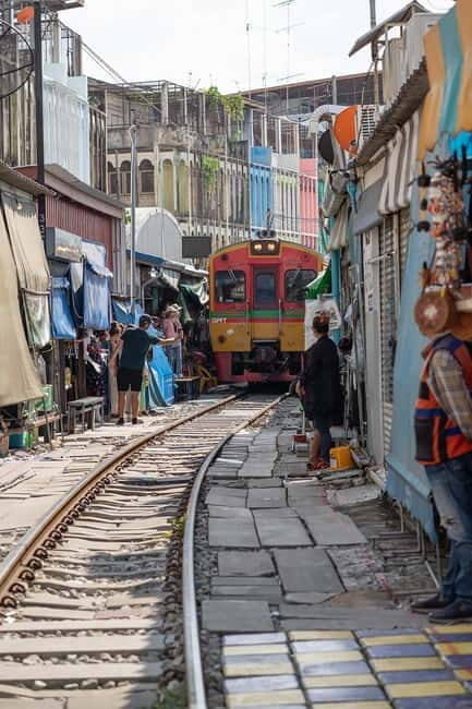 Bangkok: Floating Market, Phra Pathom Pagoda & Cafes Tour - Key Points