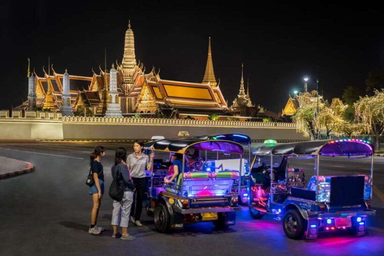 bangkok-flower-market-and-food-night-tour-by-tuk-tuk