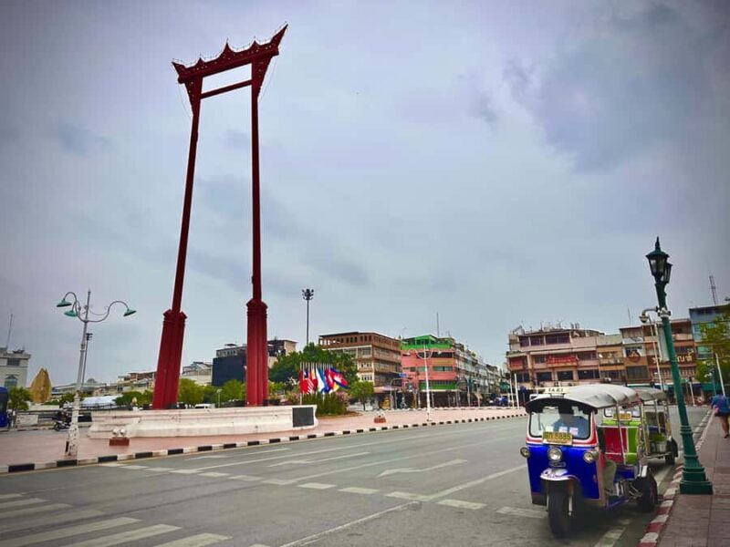 Bangkok: Giant Swing Street Food Tour with 15+ Local Dishes - A Deep Dive Into the Experience
