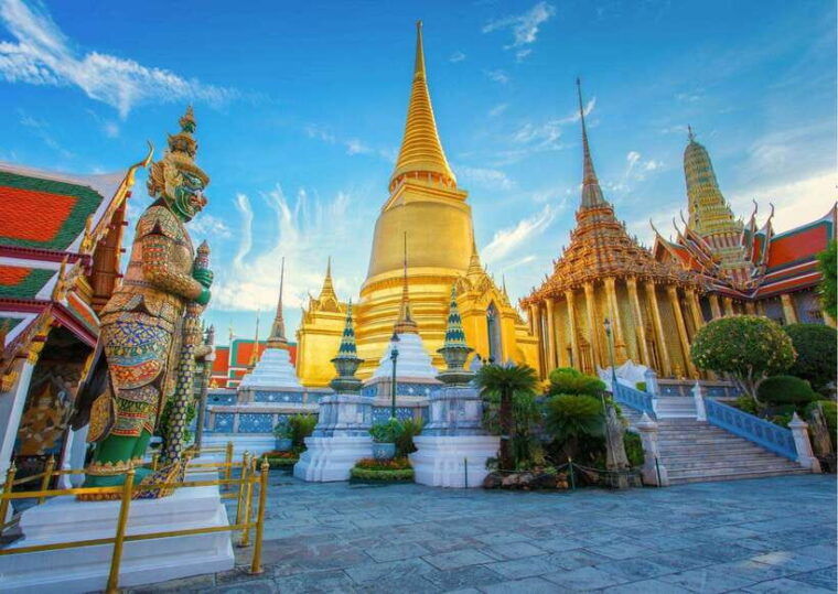 bangkok-grand-palace-emerald-buddha-entry-with-audioguide