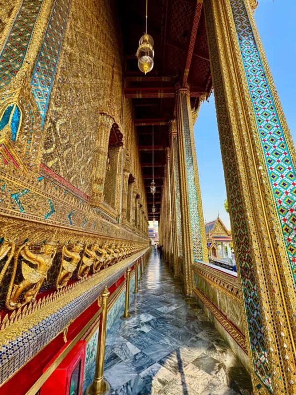 Bangkok: Grand Palace, Wat Pho and Chinatown Walking Tour - The Detailed Experience: What to Expect from Beginning to End