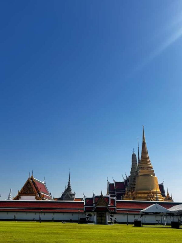 Bangkok: Grand Palace & Wat Pho Guided Walking Tour - Key Points