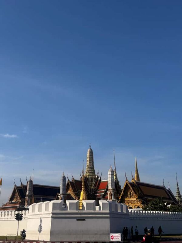 Bangkok: Grand Palace & Wat Pho Guided Walking Tour - Exploring Bangkoks Iconic Temples: What to Expect