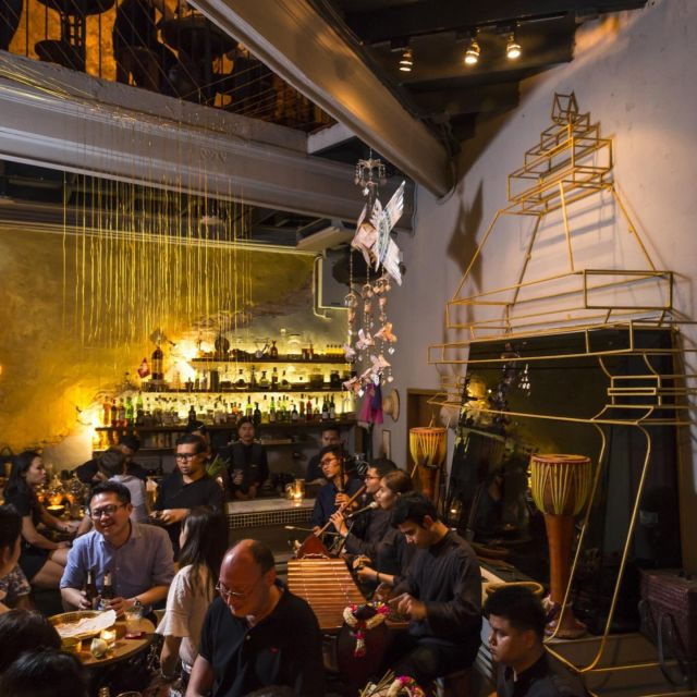 bangkok-guided-bar-hopping-night-tour-with-private-option