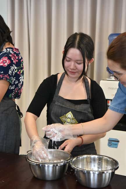 Bangkok: Hands-on Thai Cooking Class & Market Tour in Sathon - The Experience and Guides