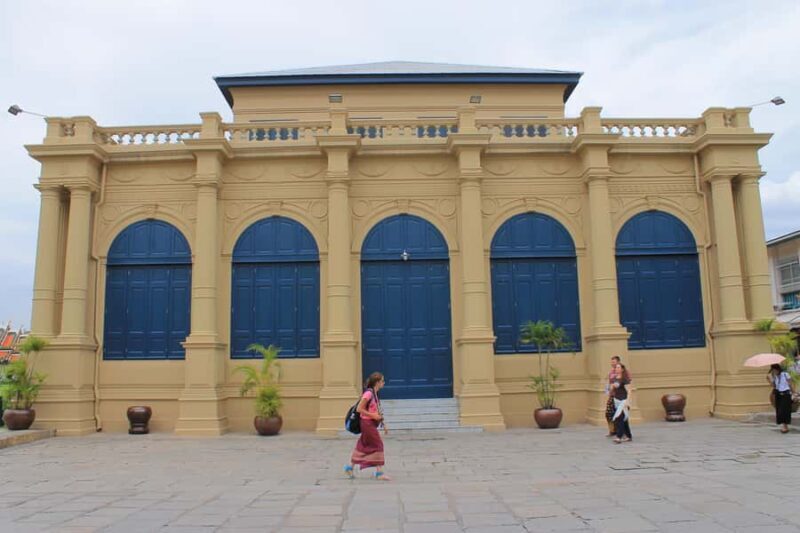 Bangkok: Highlights, Temples, and Canal Tour - Markets and Local Flavors