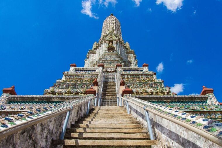 bangkok-historical-temples-tour-hidden-bar-at-sunset