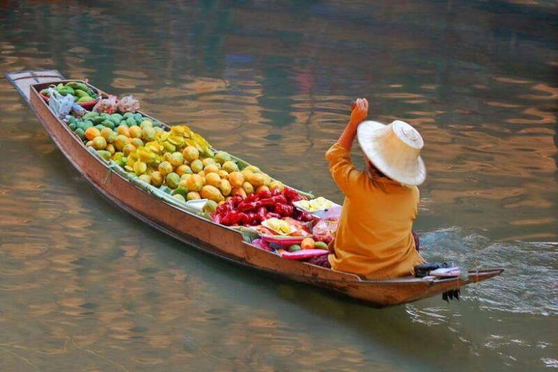 bangkok-join-in-tour-to-train-market-floating-market
