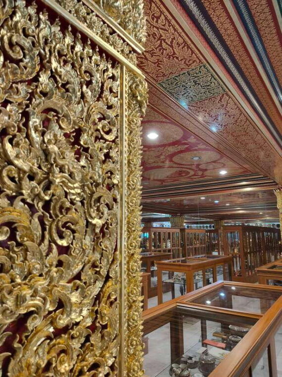 bangkok-longtail-boat-canal-tour-to-wat-arun