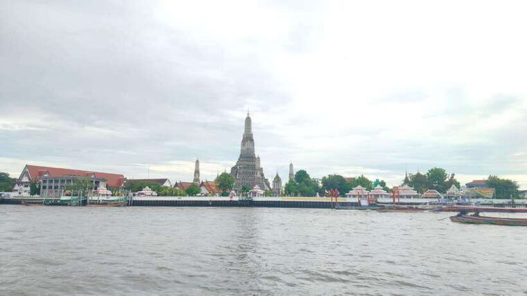 bangkok-longtail-boat-canal-tour-to-wat-arun