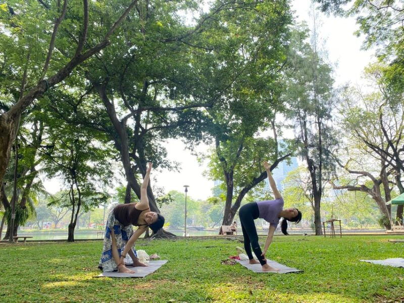 bangkok-lumpini-park-yoga-experience