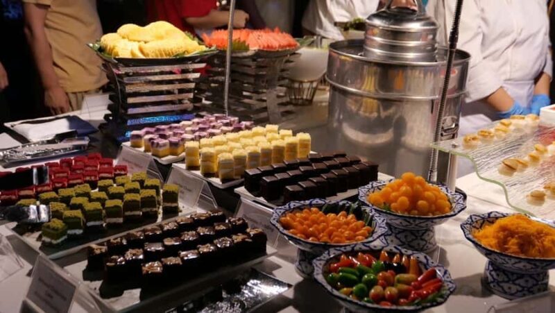 Bangkok: Luxury Dinner Cruise with Private Guide & Transfer - Key Points