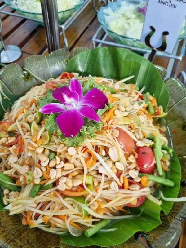 bangkok-luxury-white-cruise-with-buffet-and-entertainment