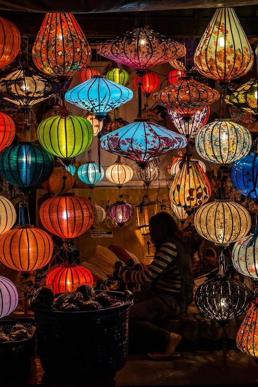 bangkok-maeklong-railway-amphawa-floating-market-tour