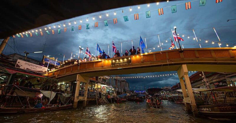 bangkok-maeklong-railway-market-and-amphawa-floating-market