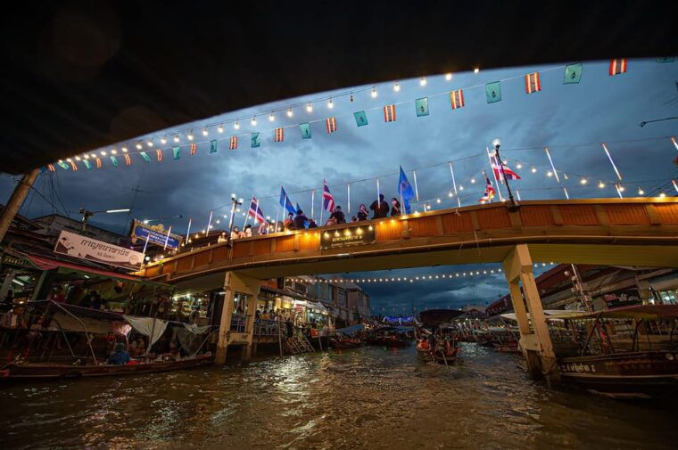 bangkok-maeklong-railway-market-and-amphawa-floating-market