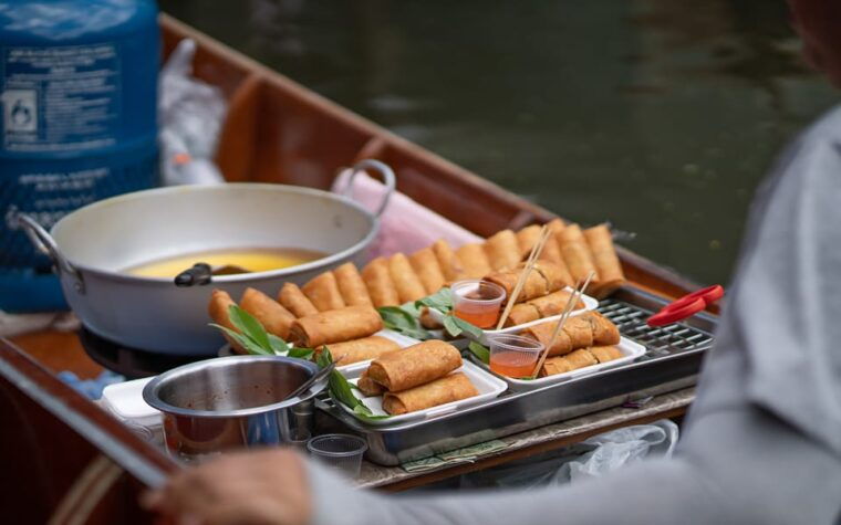 bangkok-maeklong-railway-market-and-amphawa-floating-market