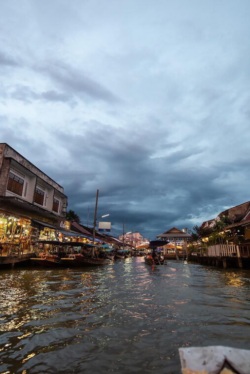 bangkok-maeklong-railway-market-and-amphawa-floating-market