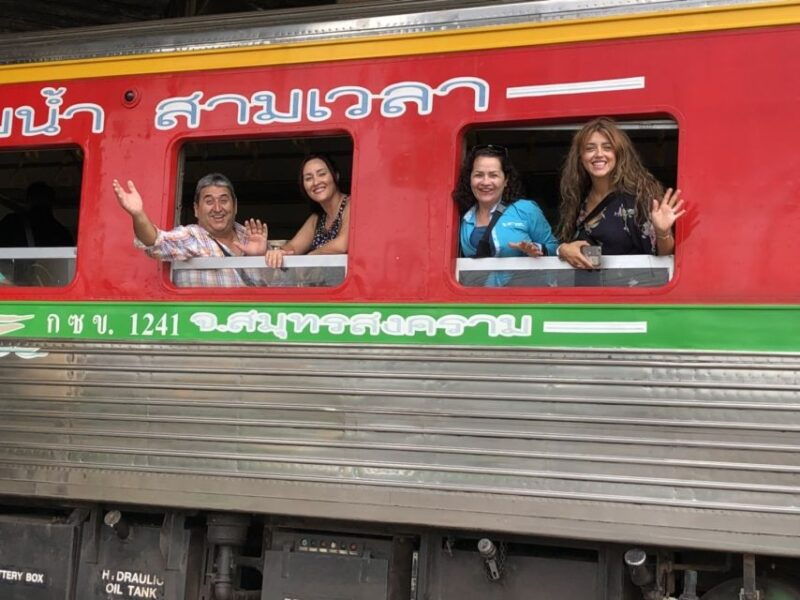 bangkok-maeklong-railway-market-and-floating-market-tour