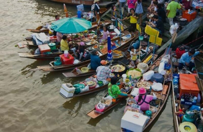 Bangkok: Maeklong Railway Market&Damnoensaduak-private tour - Exploring the Maeklong Railway Market