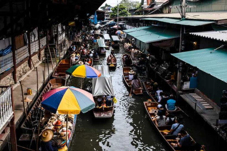 bangkok-maeklong-train-market-amphawa-floating-market