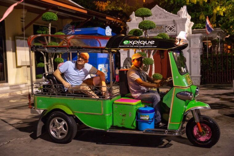 bangkok-markets-temples-and-food-night-tour-by-tuk-tuk