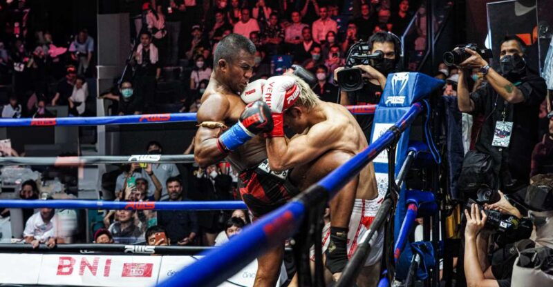 bangkok-muay-thai-boxing-tickets-at-rajadamnern-stadium