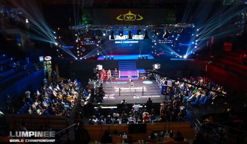 bangkok-muay-thai-match-at-lumpinee-boxing-stadium
