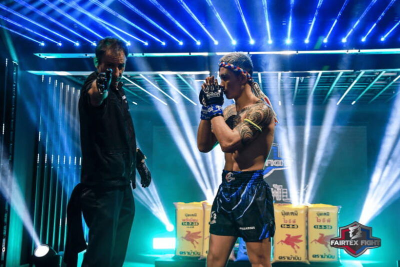 bangkok-muay-thai-match-at-lumpinee-boxing-stadium