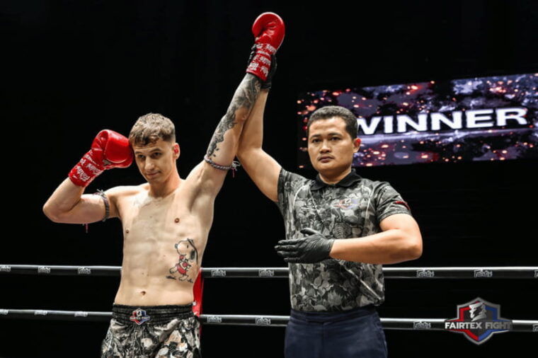 bangkok-muay-thai-match-at-lumpinee-boxing-stadium