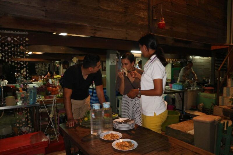 bangkok-night-bike-ride-and-dinner-at-a-local-restaurant