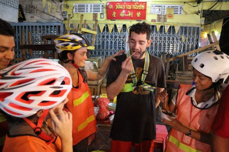 bangkok-night-bike-ride-and-dinner-at-a-local-restaurant