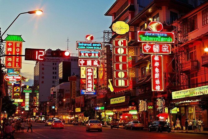 Bangkok Night Tour By TUK-TUK Visiting Wat Pho & Giant Swing (Private) - FAQ