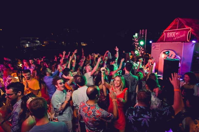 bangkok-party-boat-cruise-with-dj-and-live-music