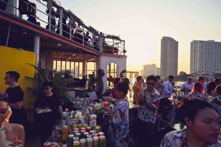 bangkok-party-boat-cruise-with-dj-and-live-music