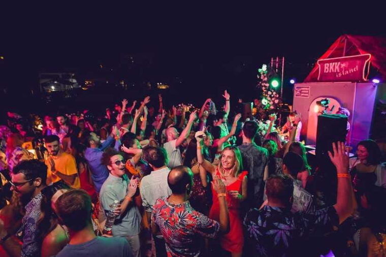 bangkok-party-boat-cruise-with-dj-and-live-music